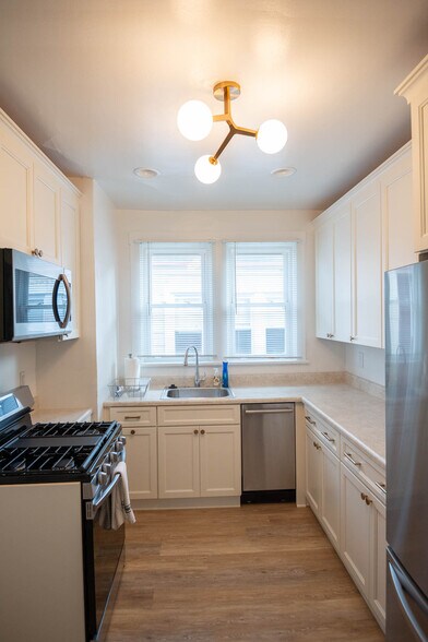 Remodeled kitchen - 1170 Jancey St