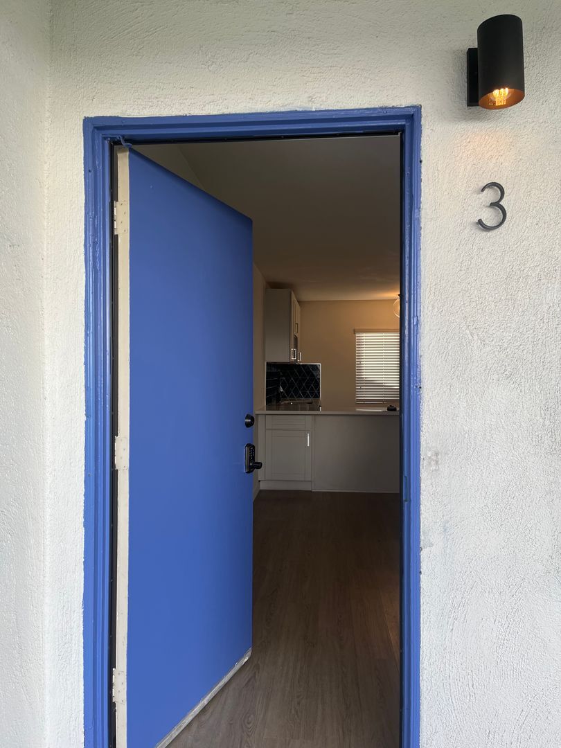 Building Photo - 255 S Ave 55