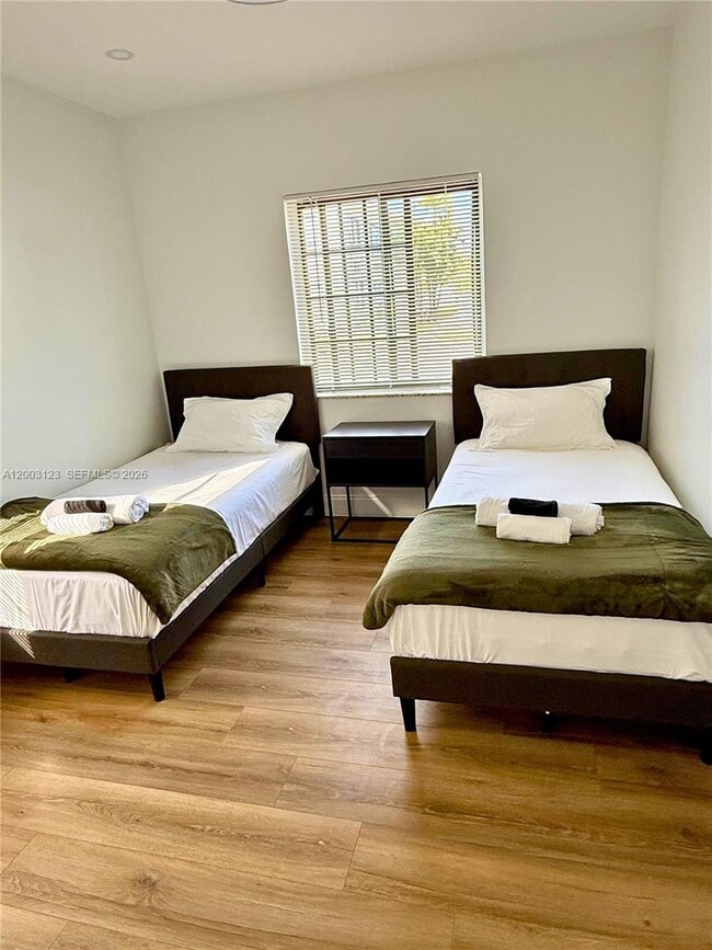 Building Photo - 864 80th St