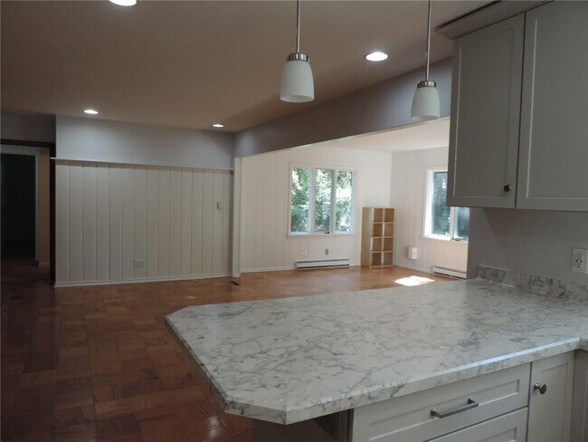 Building Photo - 3765 East Ave