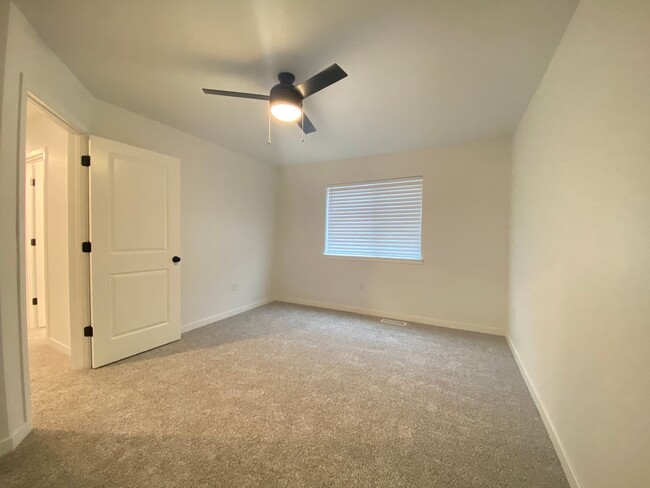 Building Photo - $1,925 | 3 Bedroom, 2.5 Bathroom Townhome ...