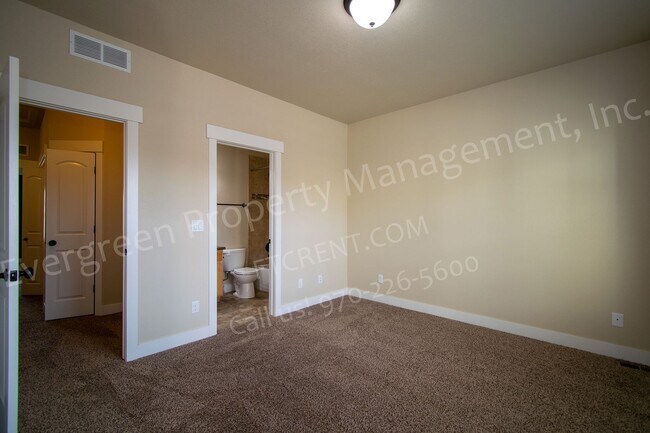 Building Photo - 5020 Cinquefoil Ln