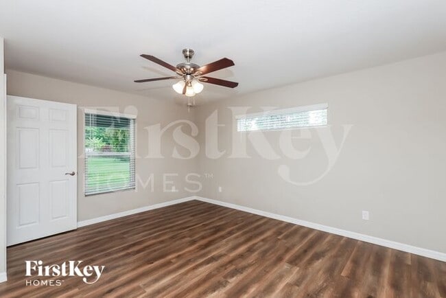Building Photo - 133 NE 9th Ct