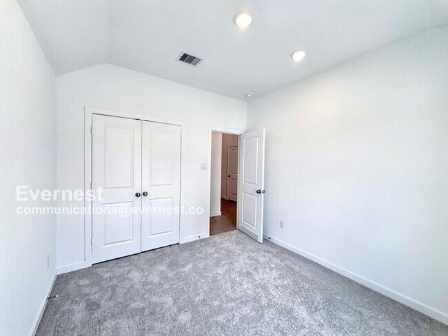Building Photo - 26922 Tree Mallow Dr