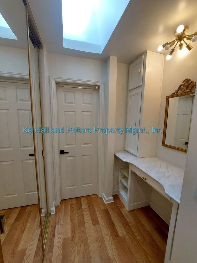 Building Photo - Beautifully Updated Capitola Shores 2 Bedroom/1 Bathroom
