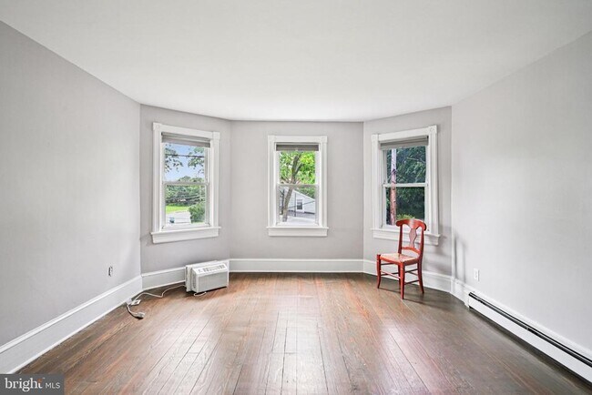 Building Photo - 134 S Main St