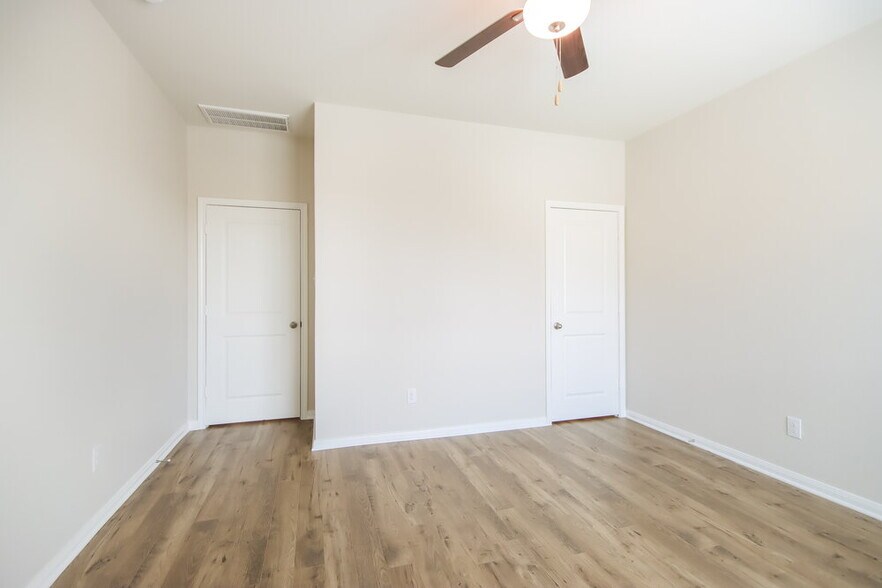 Building Photo - 15558 Caramel Spgs Dr