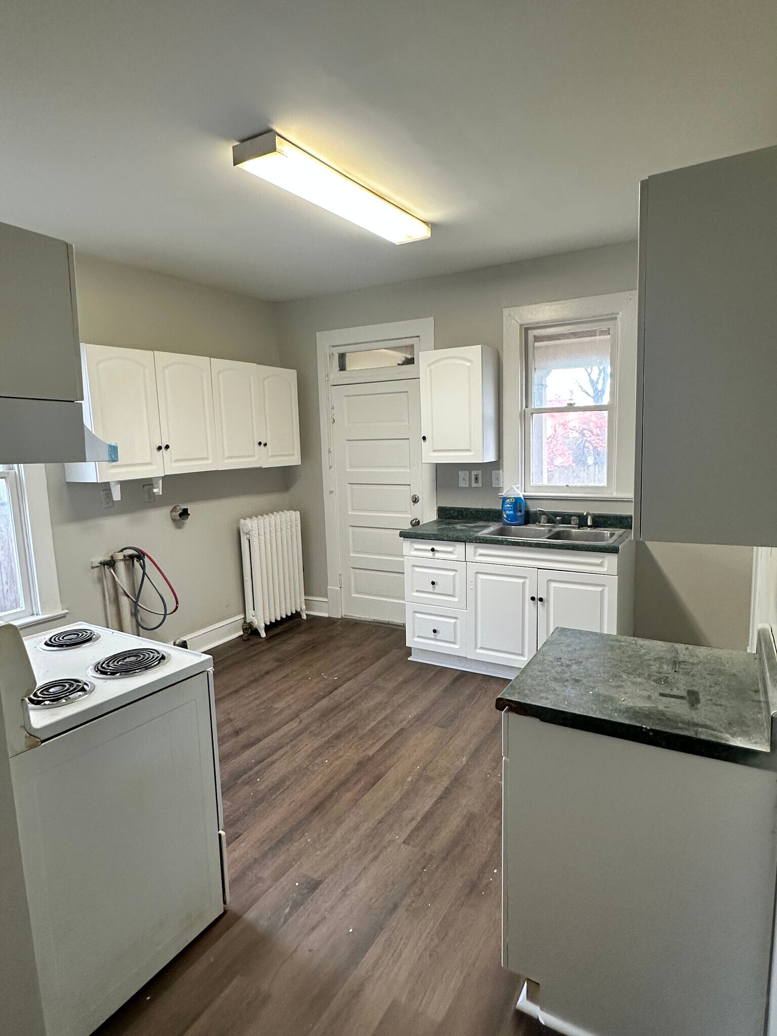 Kitchen with access to backyard - 106 S Raleigh St