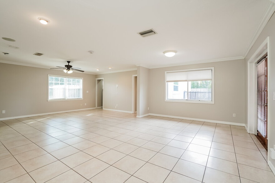 Building Photo - 3410 SE 11th Ave