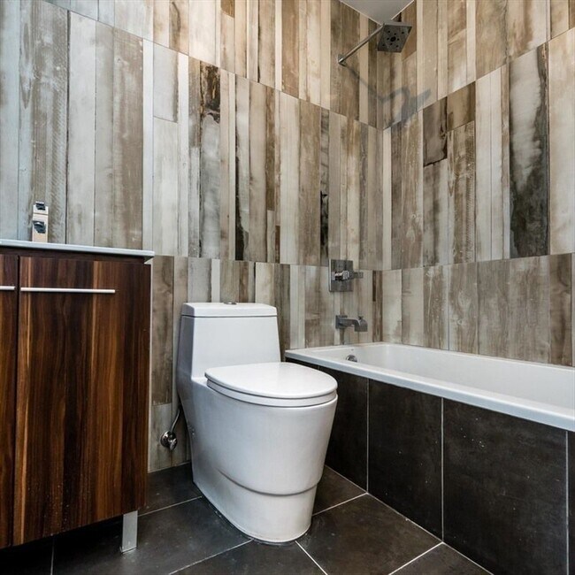 Building Photo - 1328 Halsey St