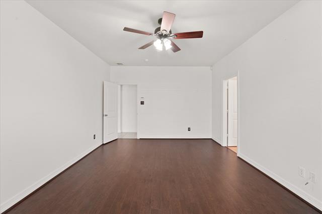 Building Photo - 300 Bluefinch Dr