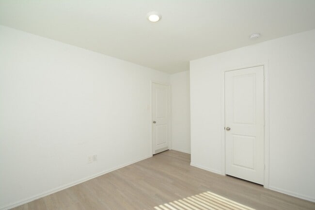 Building Photo - 379 Jewett Meadow Dr