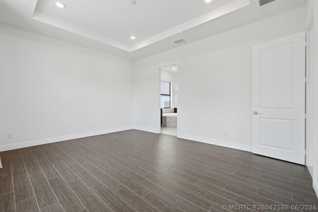 Building Photo - 11760 Bayview Cir