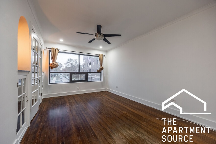 Building Photo - 3716 W Belmont Ave