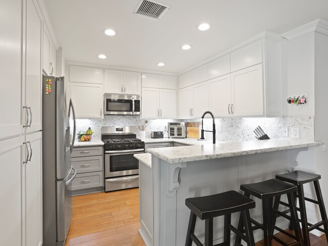 Building Photo - 1619 Carmel Cir W