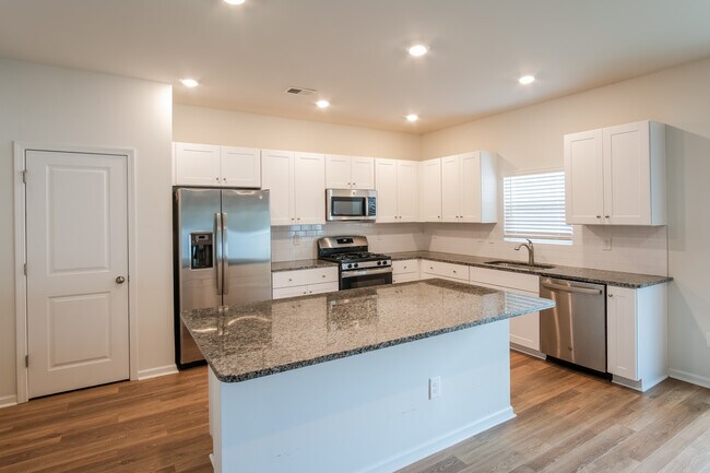 Building Photo - 375 Hidden Cove Dr