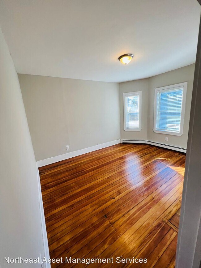 Building Photo - 3 br, 1 bath House - 10 Westcott St. Unit 2
