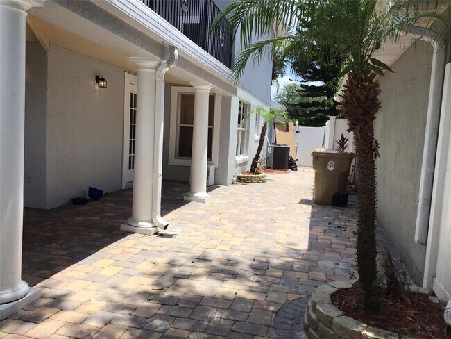 Building Photo - 3291 Brewster Dr