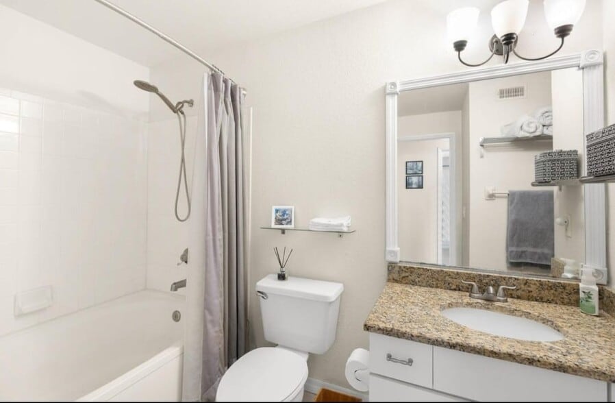 Building Photo - 1760 Palm Cove Blvd