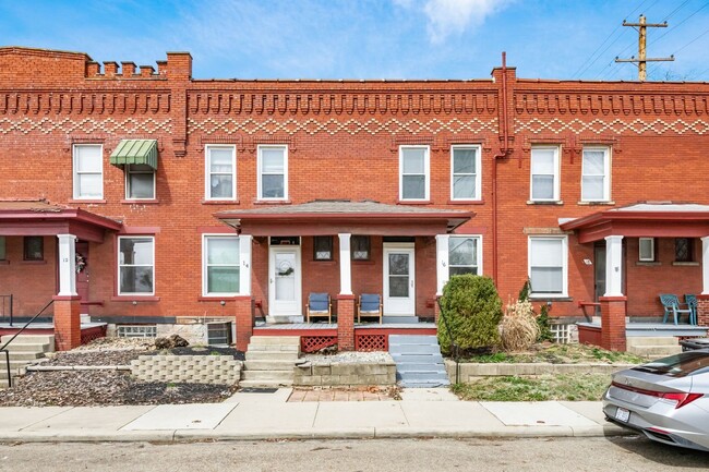 Building Photo - Amazing Townhome in Old North Columbus!