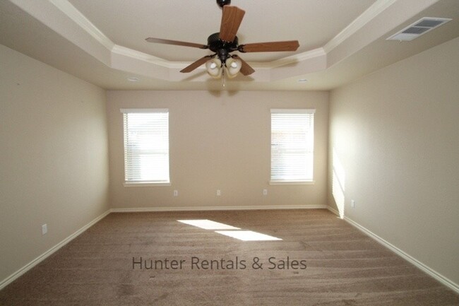 Building Photo - Amazing Four-Bedroom!
