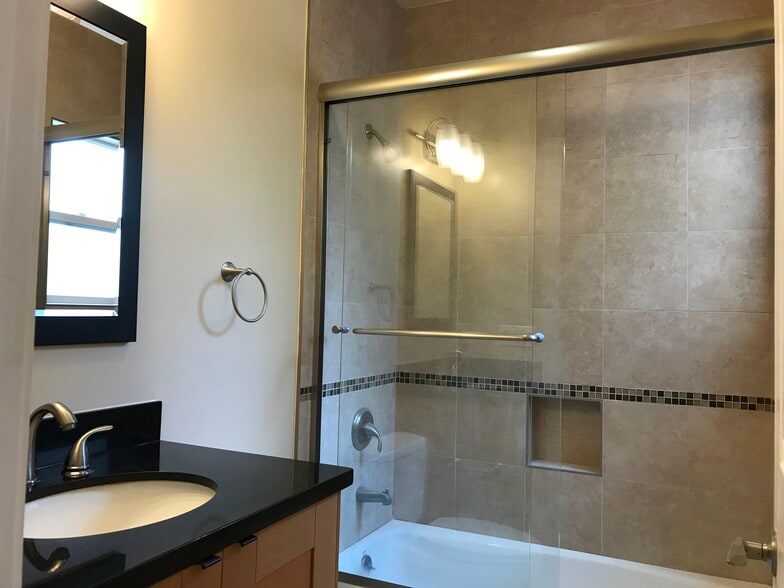 Bath 3 - 760 27th Ave