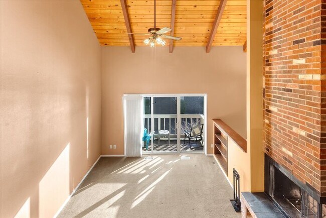 Building Photo - RIVERFRONT CONDO IN LONGVIEW