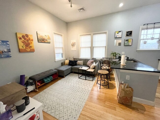 Building Photo - South Boston 2bed / 2bath available Sept 1st $3600