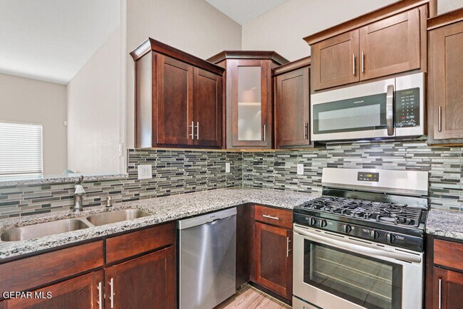 Building Photo - 13960 Lago Vista Ave