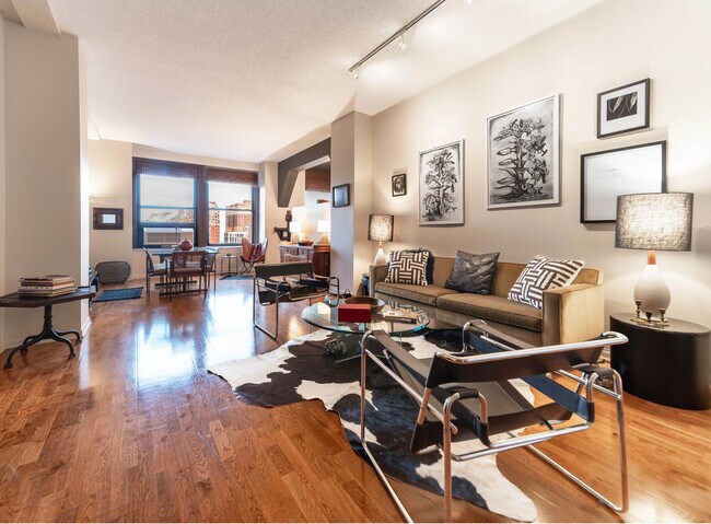 Building Photo - 600 S Dearborn St