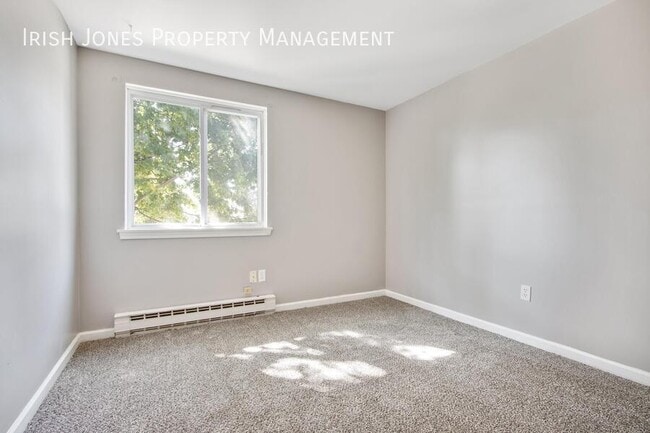 Building Photo - 5700 Glendale Dr