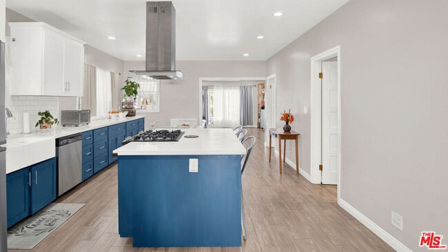 Building Photo - 252 E 47th St