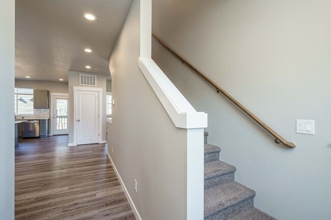 Building Photo - Move In Ready 3 Bedroom 2.5 Bathroom - Convenient Camas Location