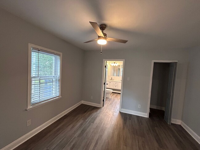 Master bedroom - 547 Erin Ave SW