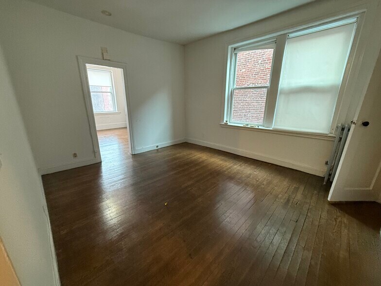 Primary Photo - 10 Grove St