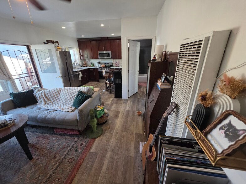 Building Photo - 1139 Loma Ave