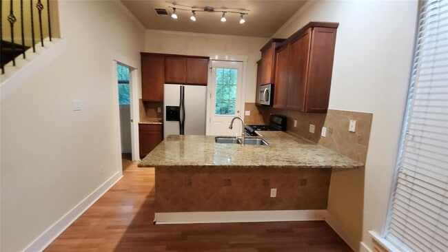 Building Photo - 611 Franklin Blvd