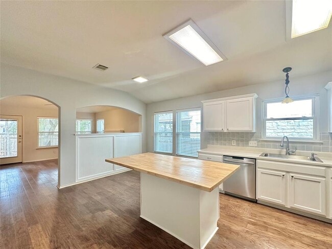 Building Photo - 14604 Ballycastle Trail