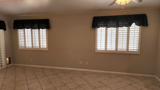 Building Photo - 3 Bedroom Home in Westbank Estates Near E ...