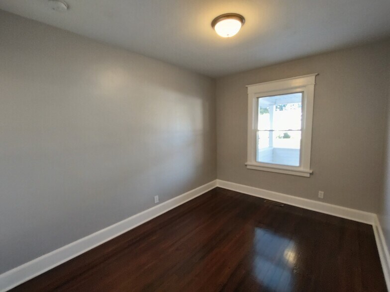 Building Photo - 1725 Avenue M