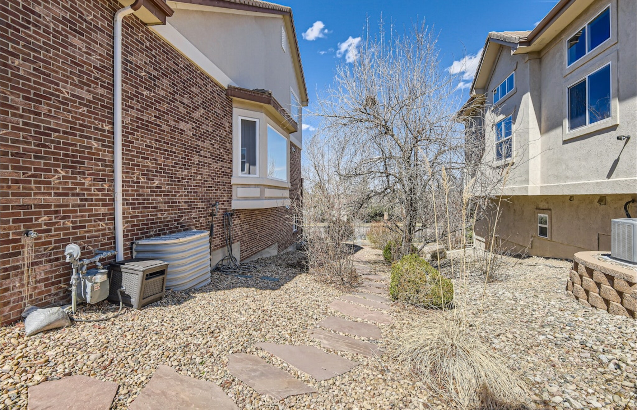 Building Photo - 15721 E Lake Cir