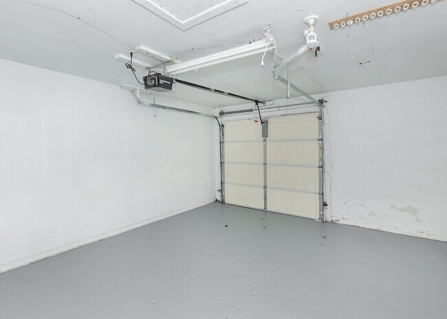 Building Photo - 537 23rd St