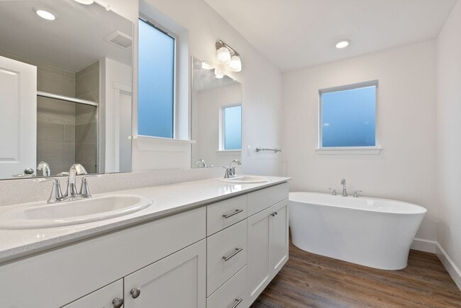 Building Photo - 4 bedroom home in desirable neighborhood