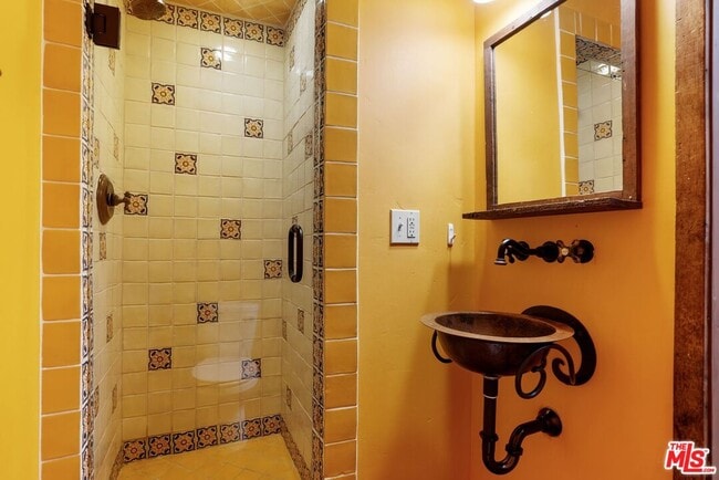 Building Photo - 2411 Castle Heights Ave