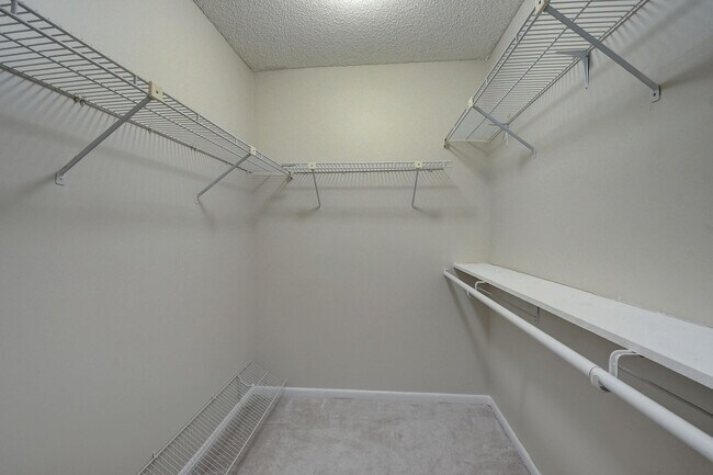 Building Photo - 18 Westgate Ln