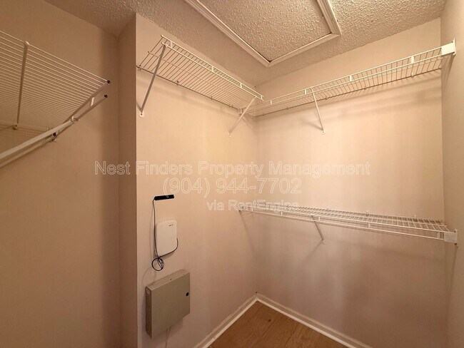 Building Photo - 3785 Union Pacific Dr E