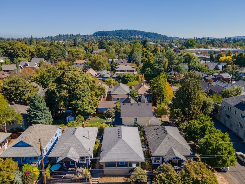Building Photo - 1230 SE 36th Ave