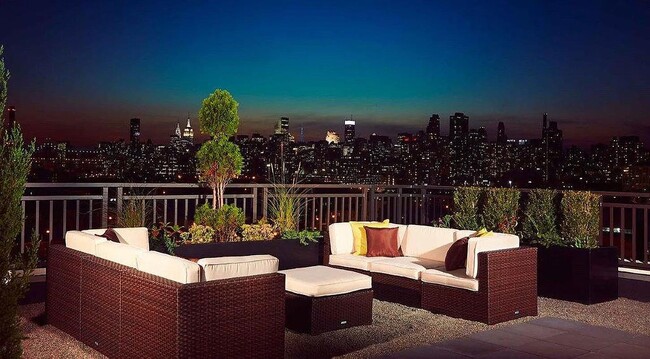 Building Photo - 1215 Astoria