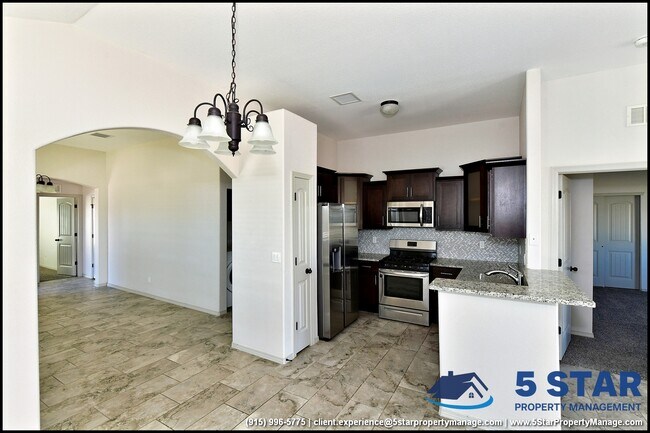 Building Photo - 14945 Tierra Escape Ave