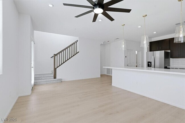 Building Photo - 8667 Luxuriant Ave